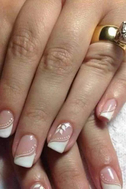 Uñas con tonos blancos 25