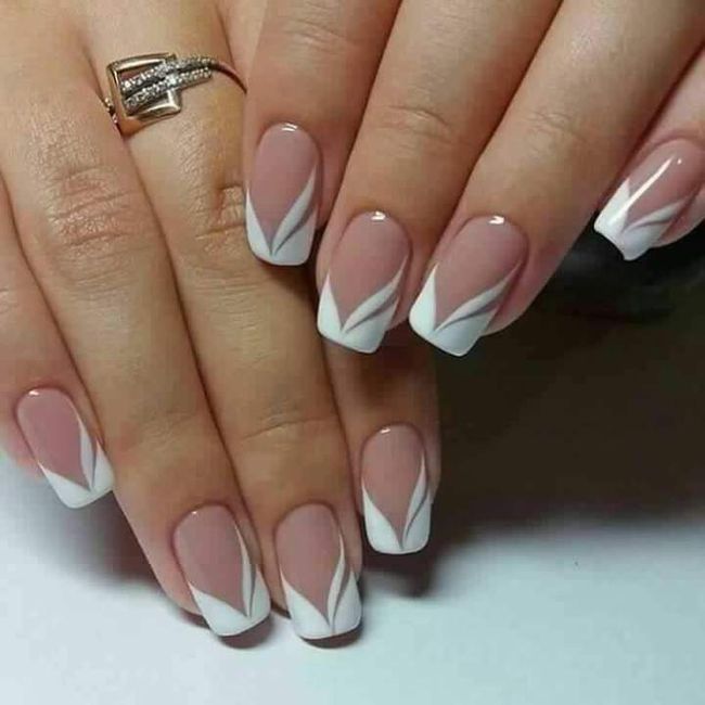 Uñas con tonos blancos 26