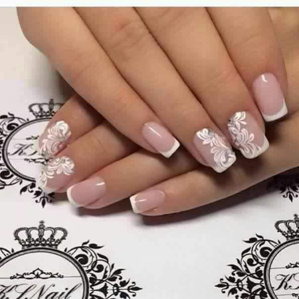 Uñas con tonos blancos 27
