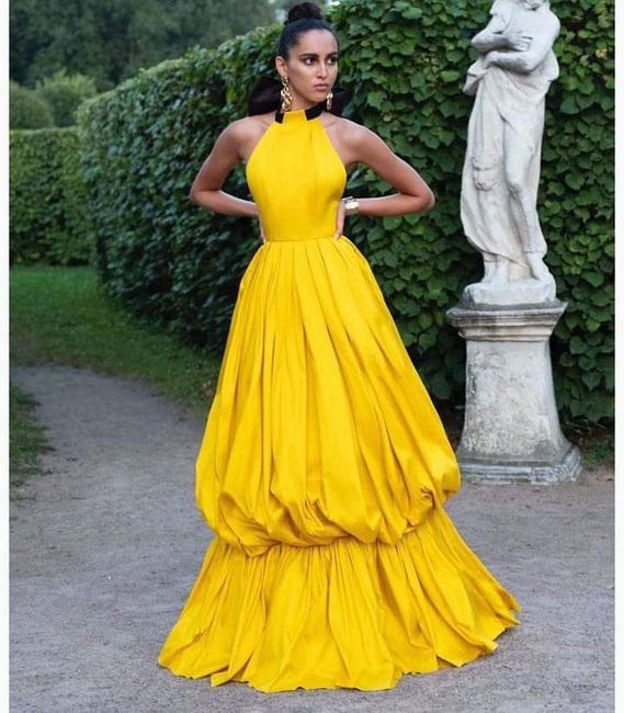 Vestidos en amarillo para invitadas 4