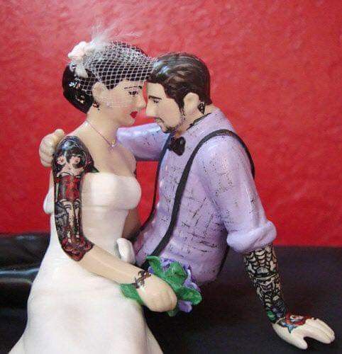 Cake topper de pareja con tatuajes 3