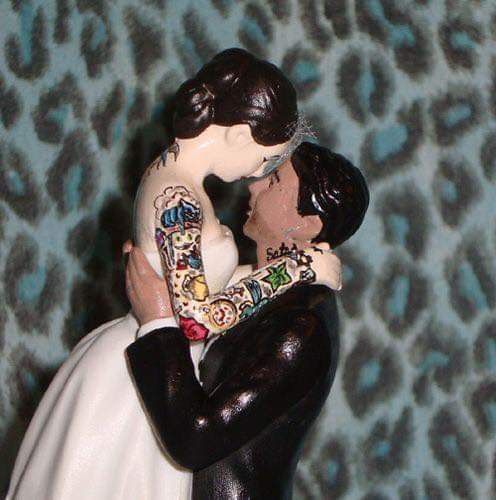 Cake topper de pareja con tatuajes 4