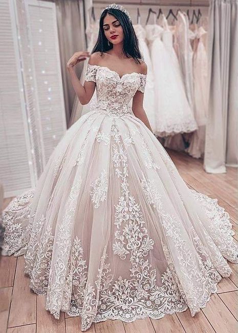 Vestidos en estilo princesa con hombros descubiertos 3