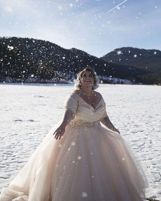Vestidos curvy en tonos blush 1