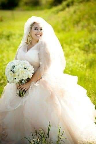 Vestidos curvy en tonos blush 2