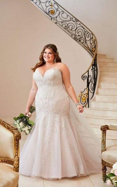Vestidos curvy en tonos blush 6