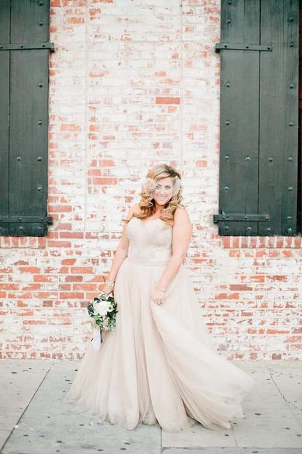 Vestidos curvy en tonos blush 8