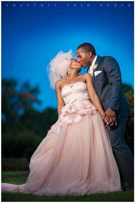 Vestidos curvy en tonos blush 9