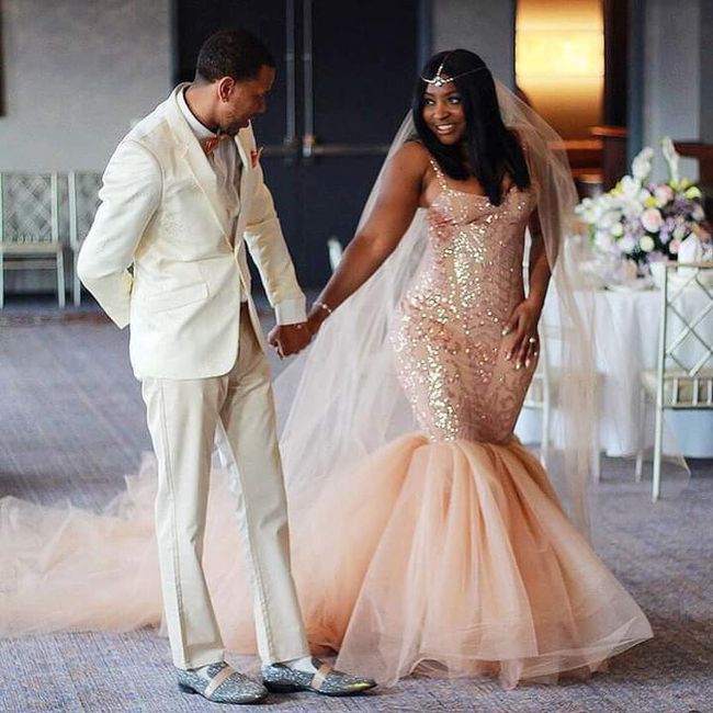 Vestidos curvy en tonos blush 11