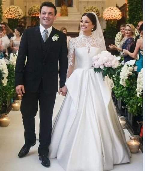 Vestidos de novia con cuello alto 3