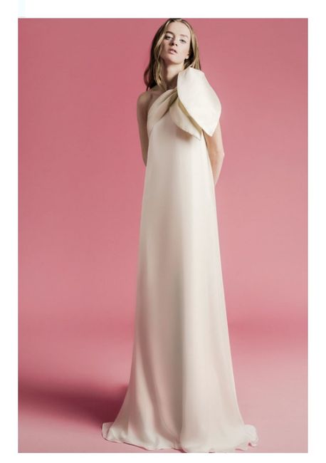 Tendencia 2021: vestidos de novia de un hombro 4