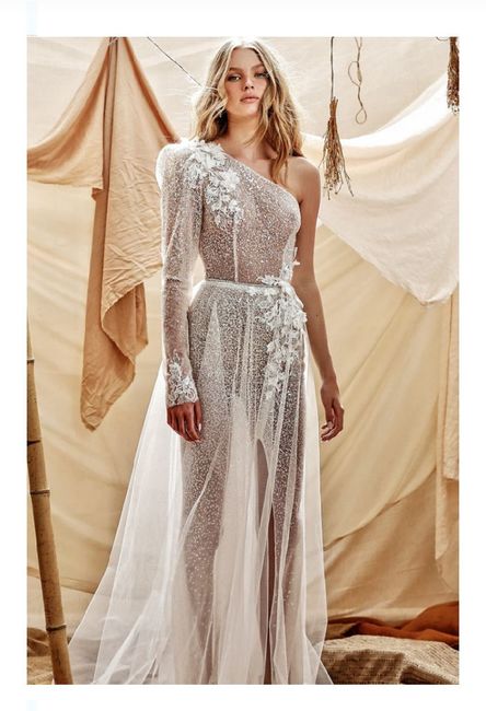 Tendencia 2021: vestidos de novia de un hombro 9