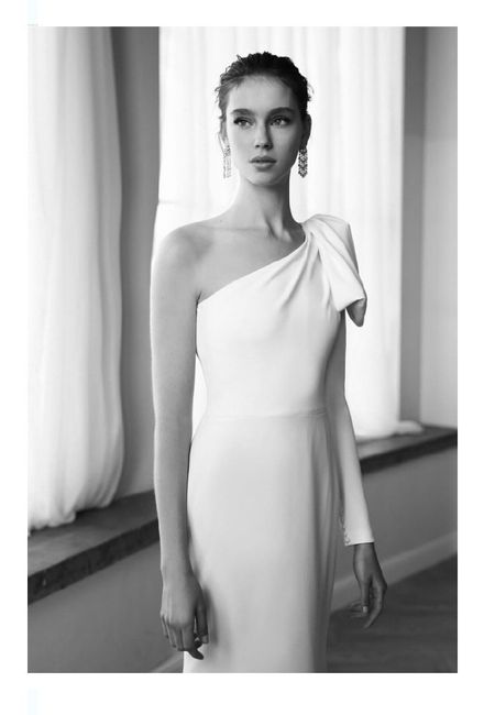 Tendencia 2021: vestidos de novia de un hombro 16