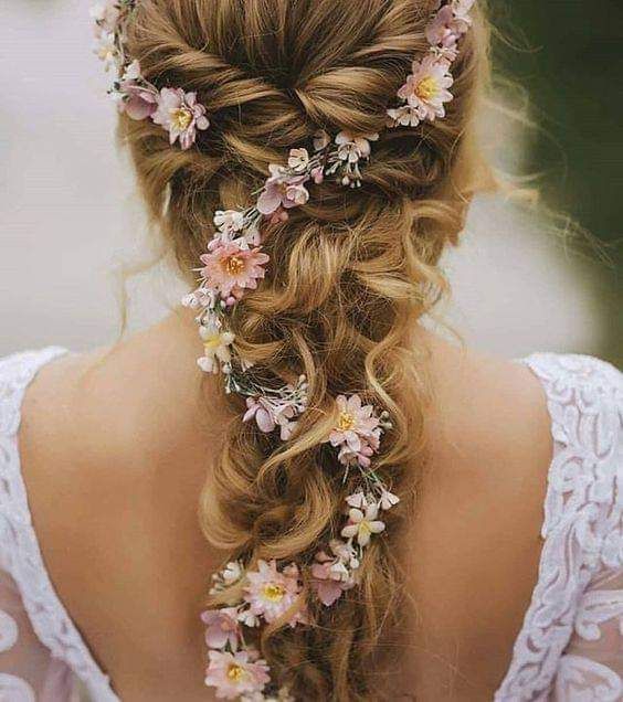 Peinados decorados con flores o follaje - 2