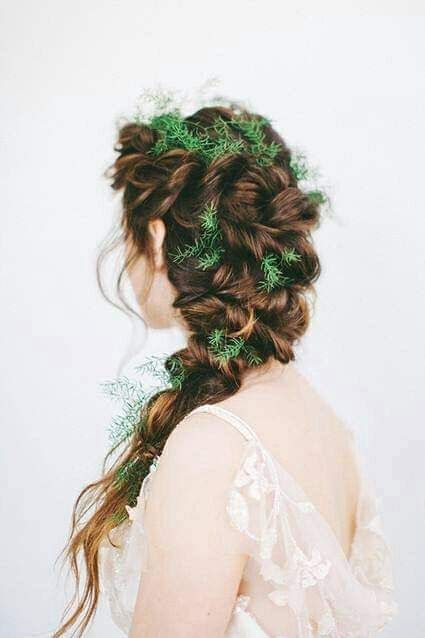 Peinados decorados con flores o follaje - 3