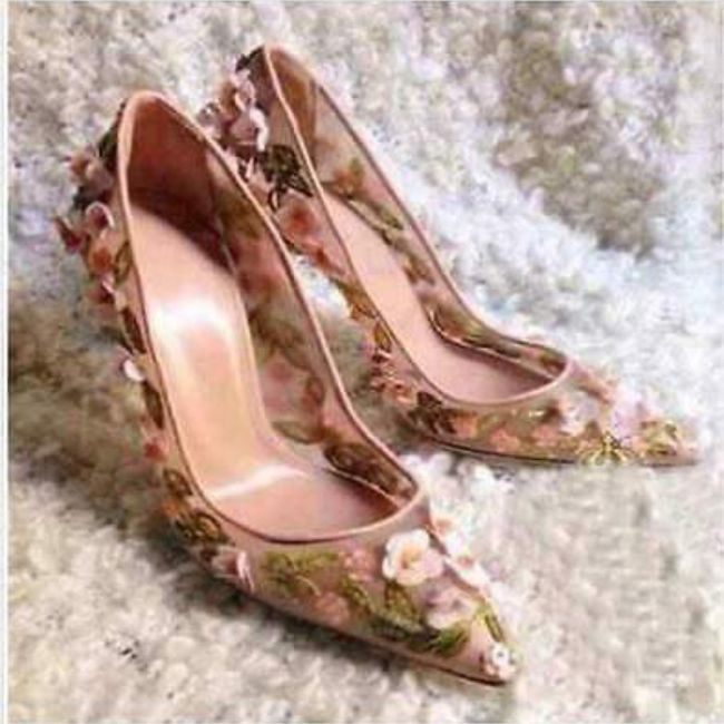 Zapatos de novia con flores 3d 4
