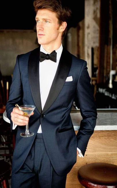Trajes en azul y moño negro 4