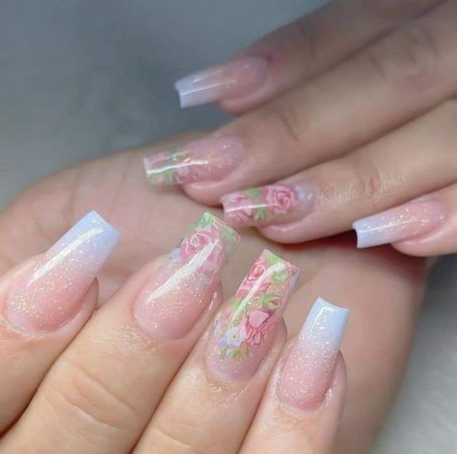 Delicados diseños con flores en tus uñas 2