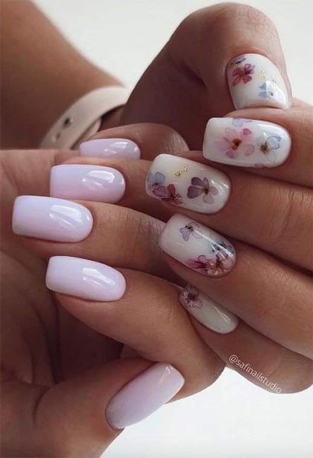 Delicados diseños con flores en tus uñas 9