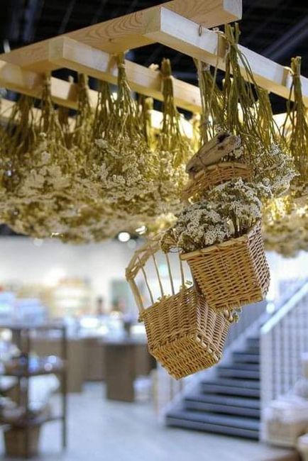 Decoraciones flotantes con flores secas 1