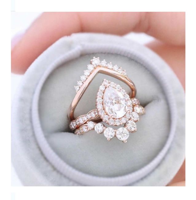 Tendencia 2022:anillos de compromiso de talla tipo pera 7