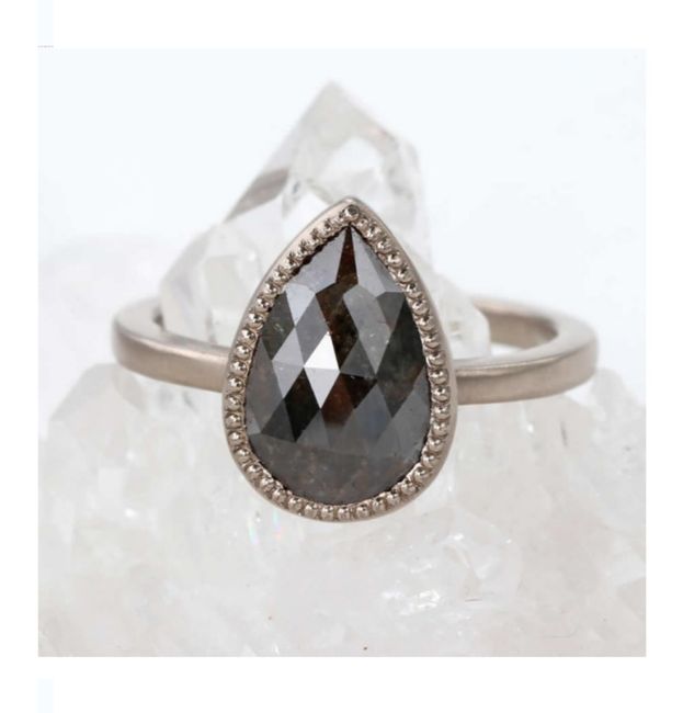 Tendencia 2022:anillos de compromiso de talla tipo pera 10