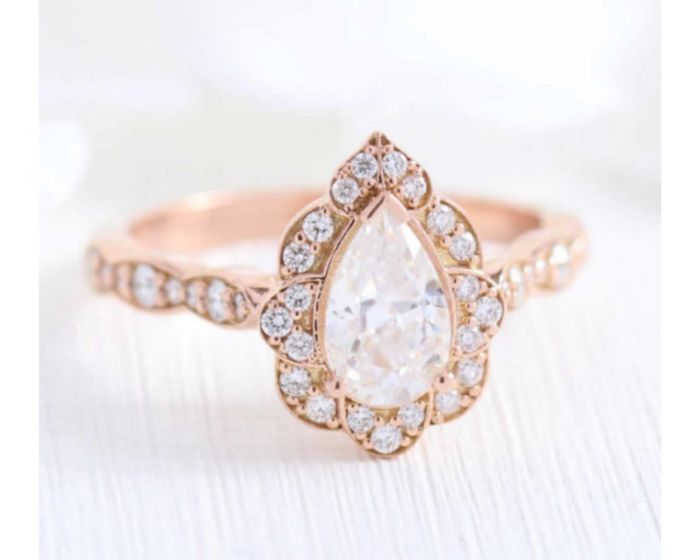 Tendencia 2022:anillos de compromiso de talla tipo pera 14