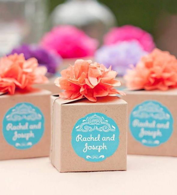 Decora con pompones tus cajitas de souvenirs 1