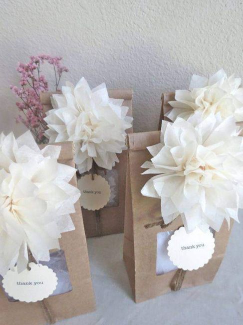 Decora con pompones tus cajitas de souvenirs 2