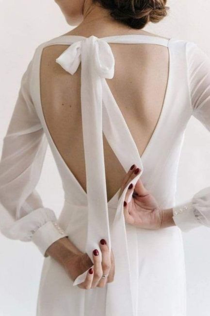 Espaldas decoradas con un moño 8