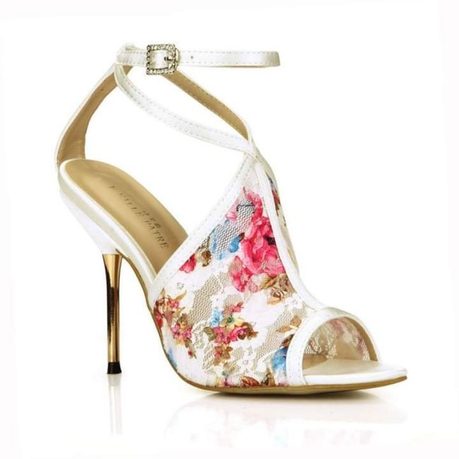 Zapatos con motivos florales 3