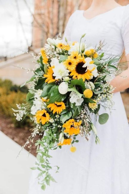 Boda primaveral: ramo con girasoles 9