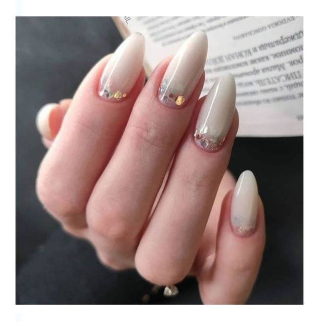 Tendencia 2022: uñas stiletto 1