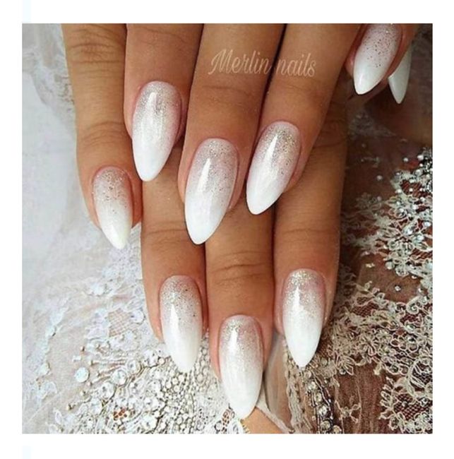 Tendencia 2022: uñas stiletto 13