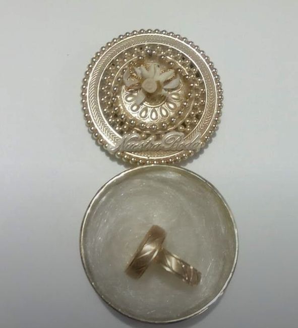 Boda en playa: Luce y resalta tus alianzas 5