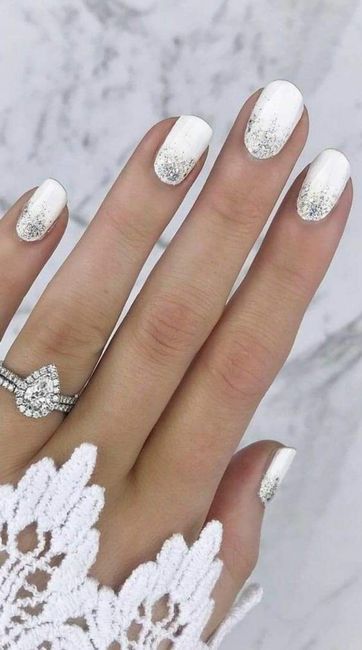 Uñas con tonos blancos 1