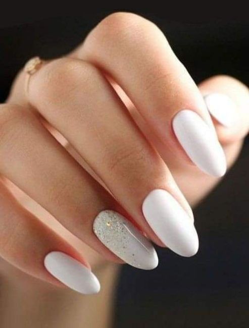 Uñas con tonos blancos 3