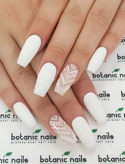 Uñas con tonos blancos 6