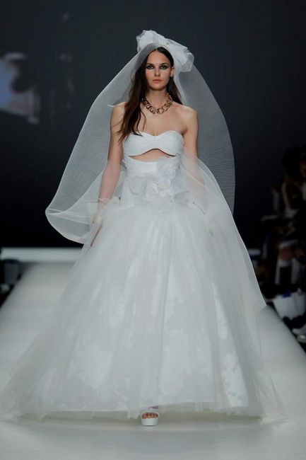 Algunos vestidos de la colección 2023 Yolancris 2