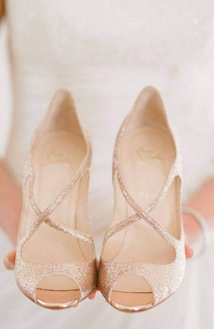 Zapatos con glitter en dorado 1
