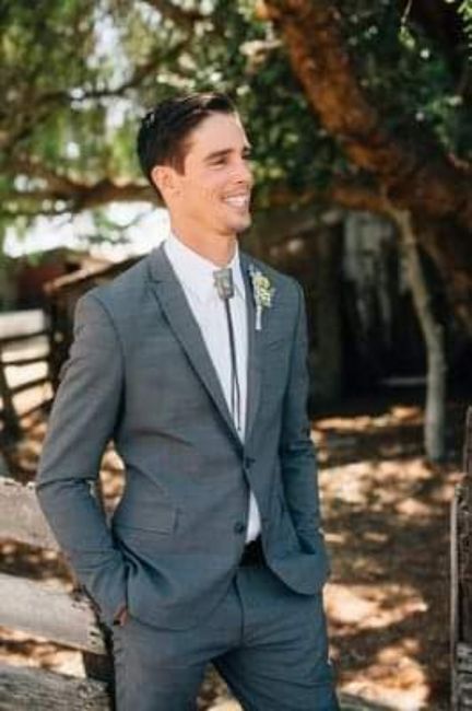 Looks de novio con corbata bolo 2