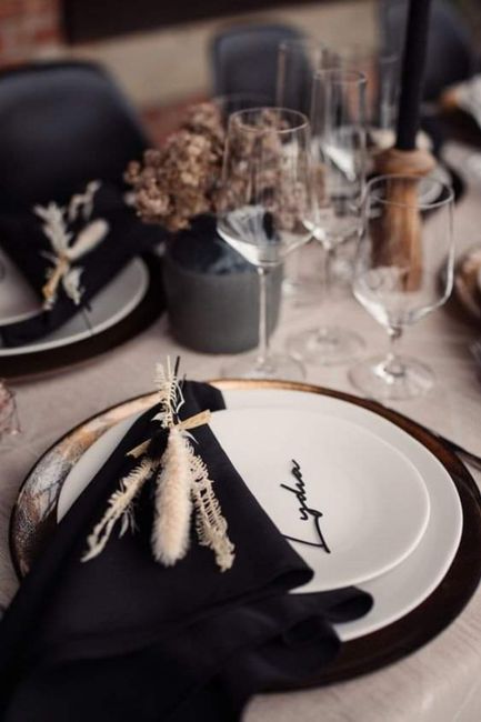 En tus mesas detalles en color negro 4