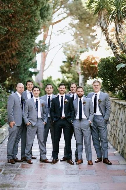 Novios y padrinos en negro y gris - 4