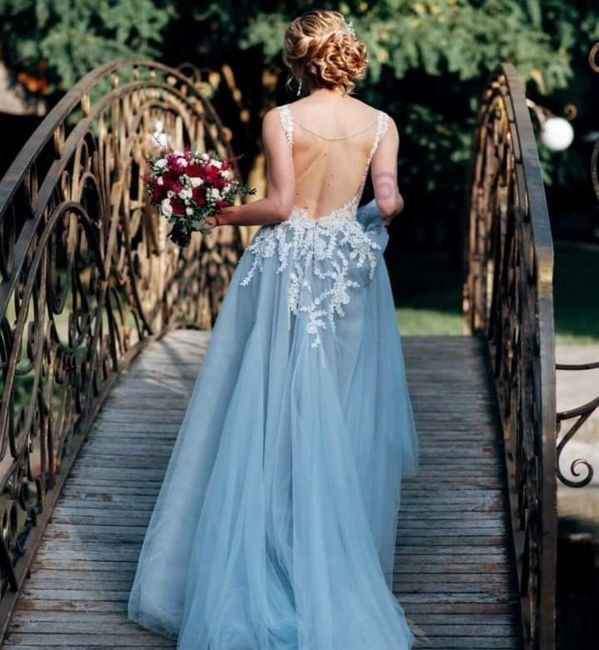 Tendencia 2023: vestidos de novia en azul 3