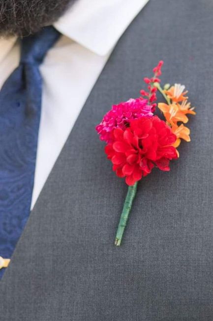 Boutonniere en Viva Magenta - 2
