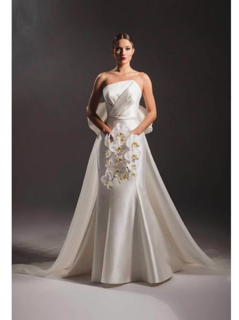 Vestidos colección otoño-invierno 2023 Legends by Romona Keveza 2