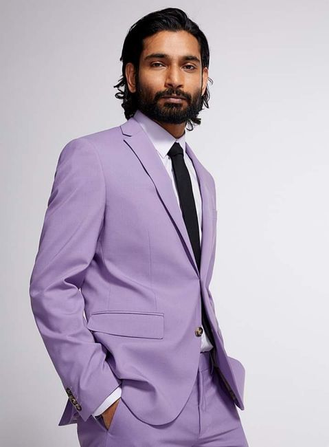 Tendencia 2023:trajes en color lila 1