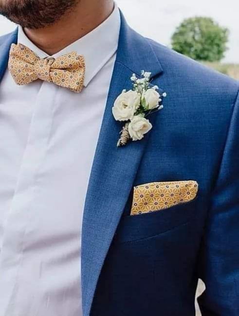 Corbata y pañuelo con el mismo color y estilo 4