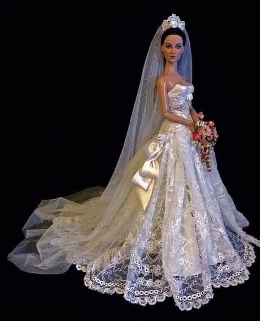 Barbie y sus amigas vestidas de novia - 11