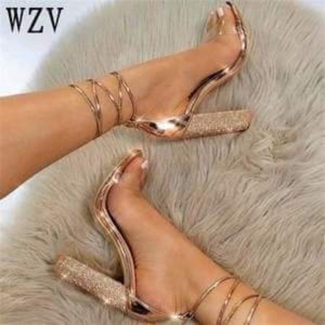 Brillos y tiras transparentes en tus zapatos - 4
